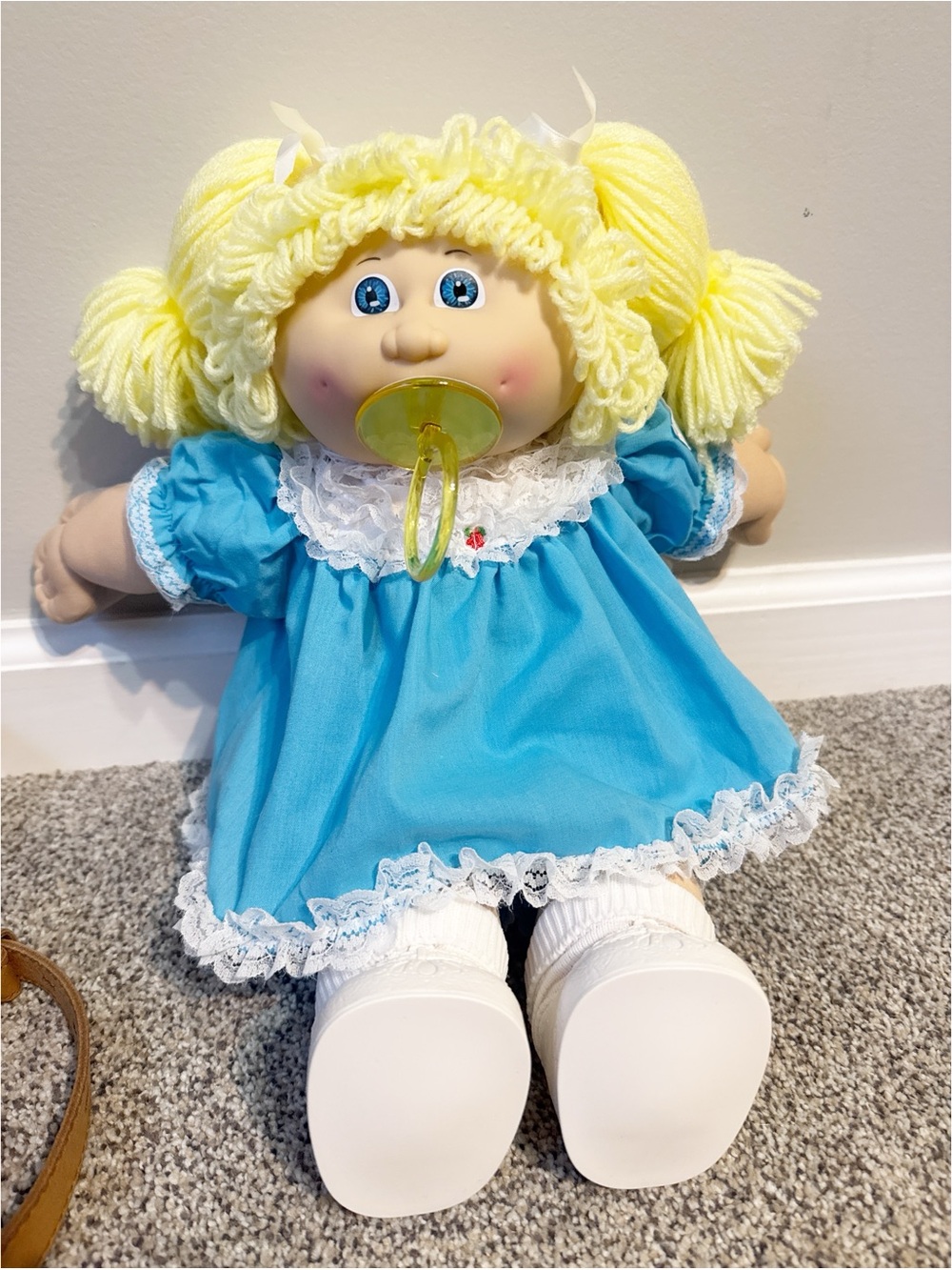 Cabbage patch doll 1985 original clothes, shoes & accessories NEW